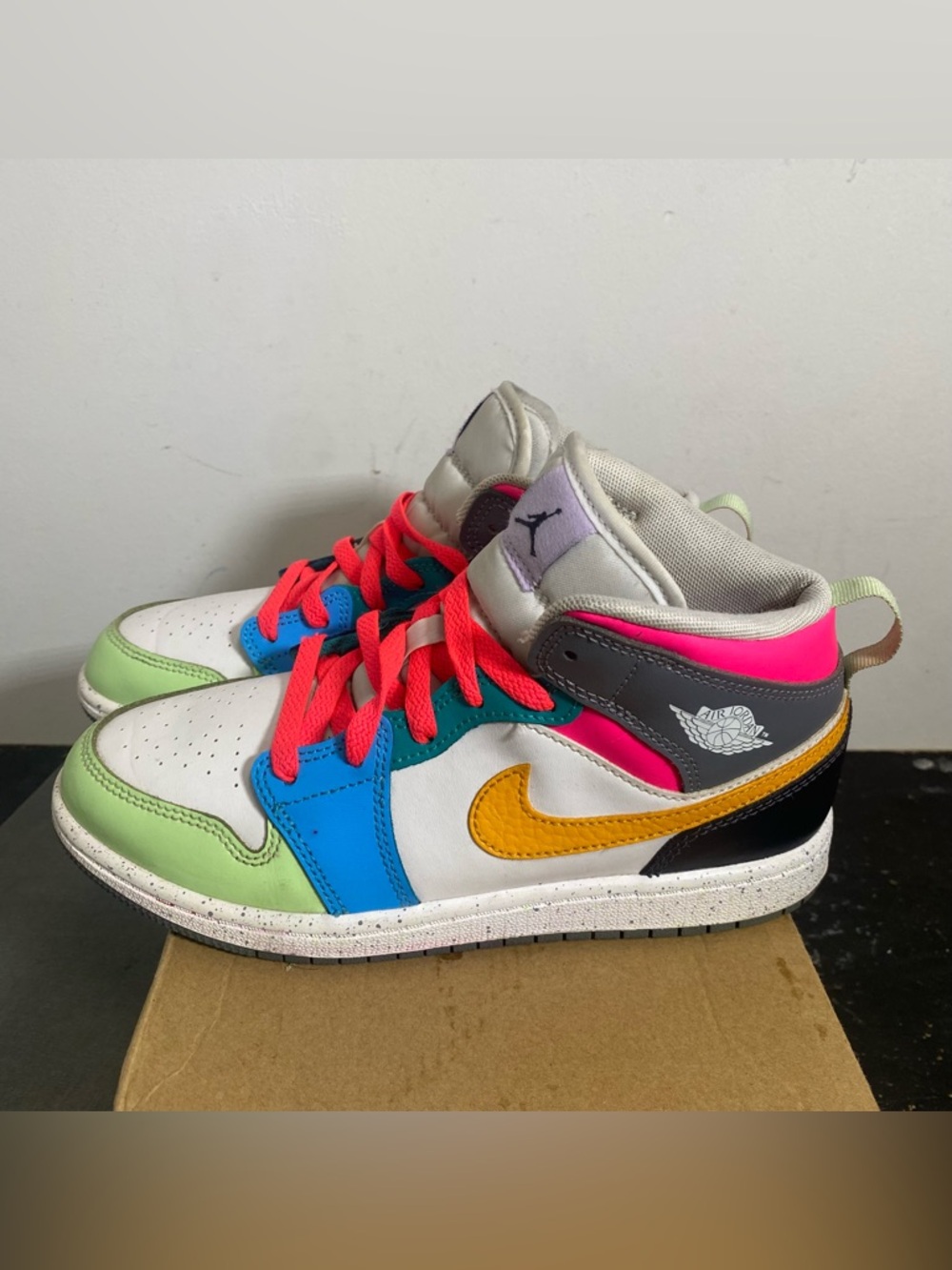 Size 3Y- Air Jordan 1 Mid Se Multi Color - Picture 4 of 5
